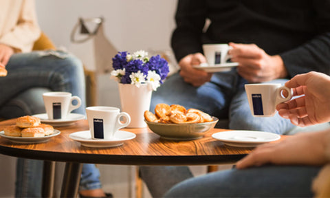 Lavazza Classy Mini, tamaño compacto para espacios pequeños como oficina pequeña.