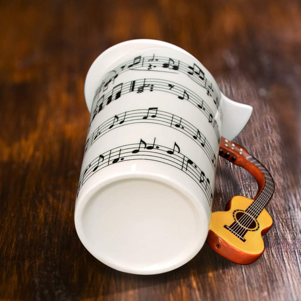 Diseño rock en taza Lavezee que aporta estilo a la mesa diaria.