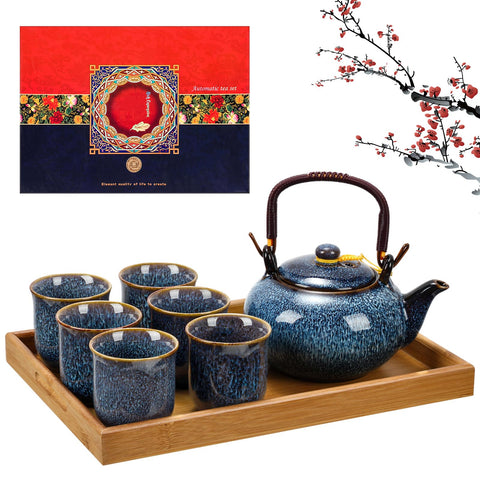 Layhit tetera azul para ritual de té diario.