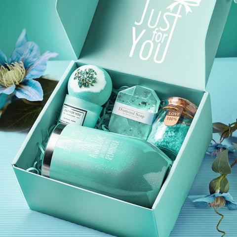 Vela LE CADEAU con aroma gardenia para crear ambiente relajante.