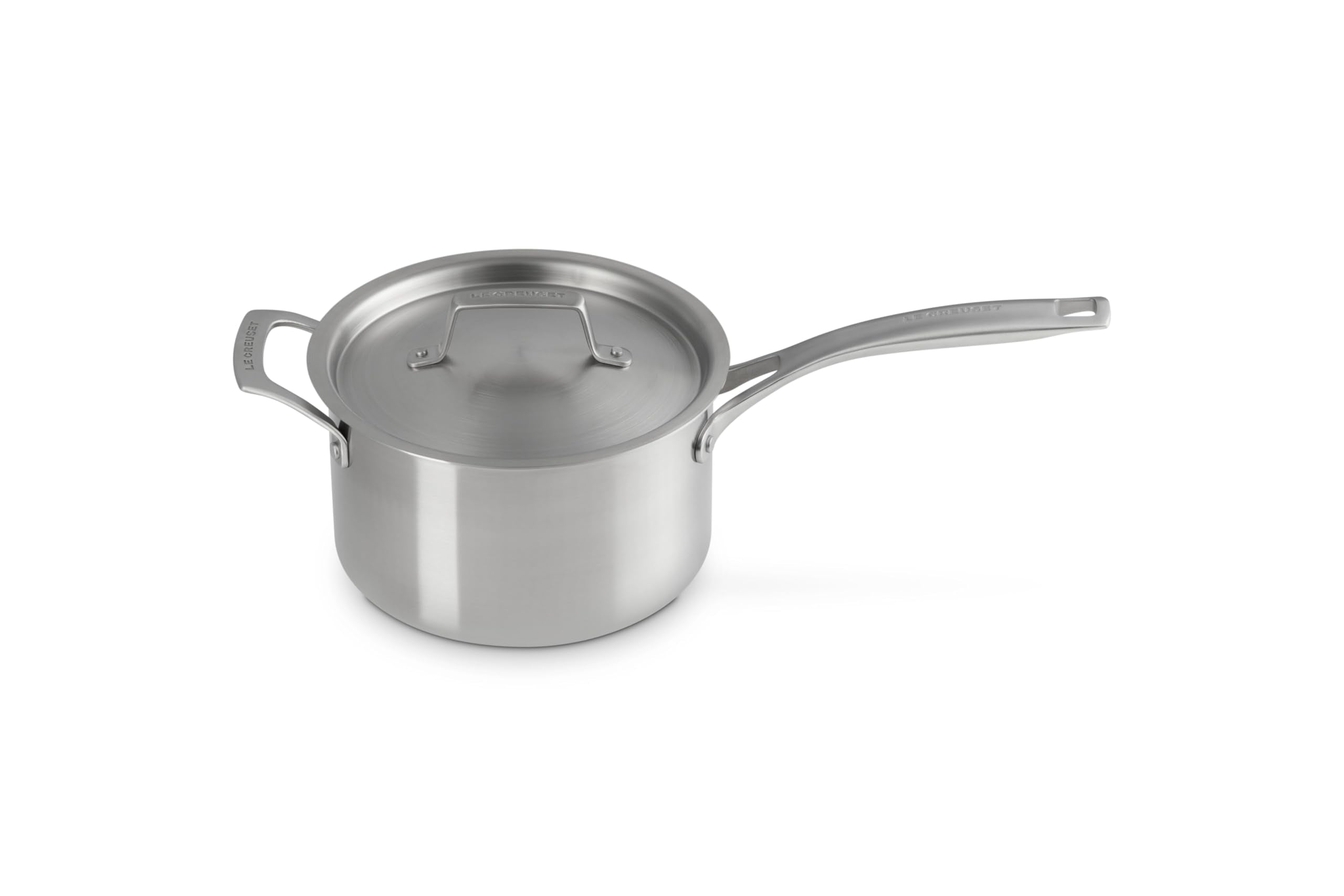 Le Creuset acabado acero inoxidable cepillado: durabilidad y estilo en la cocina.
