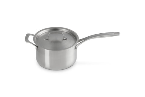 Le Creuset acabado acero inoxidable cepillado: durabilidad y estilo en la cocina.