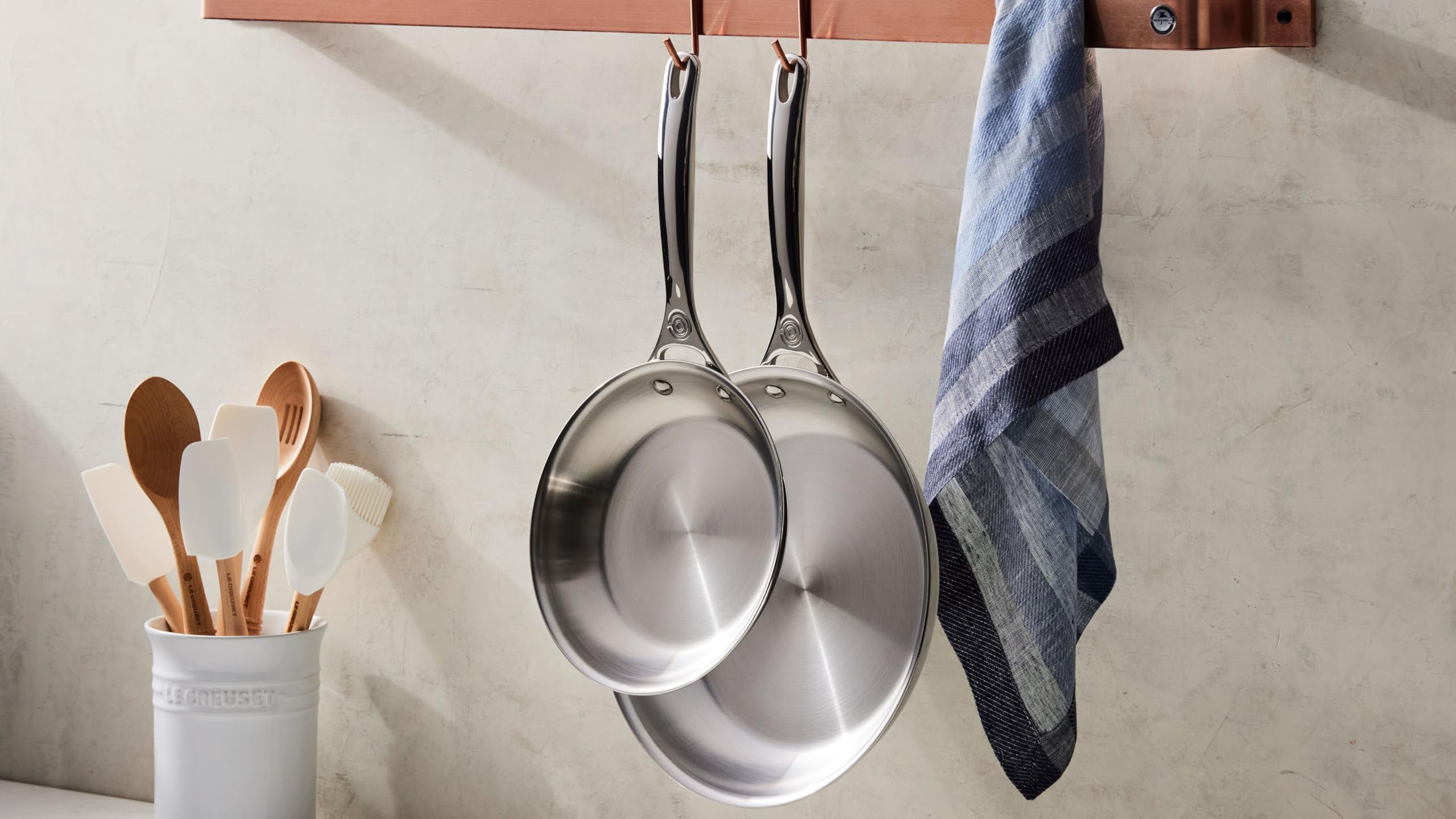 Acabado esmaltado no poroso de Le Creuset, resistente a manchas y rayaduras.