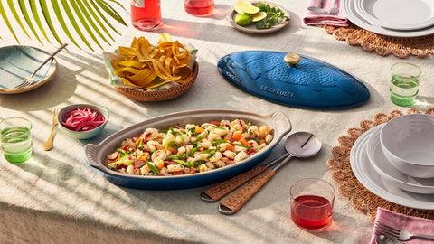 Le Creuset apta para congelador, horno, parrilla y lavavajillas, con utensilios metálicos.