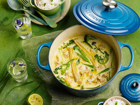Olla apta para horno hasta 500°F de Le Creuset para terminar recetas