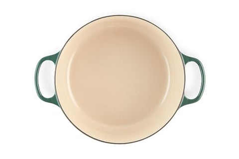 Le Creuset Asa ergonómica Artichaut facilita levantamiento seguro.