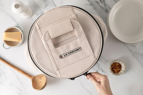 Bolsillo interior de Le Creuset para utensilios y accesorios de servicio