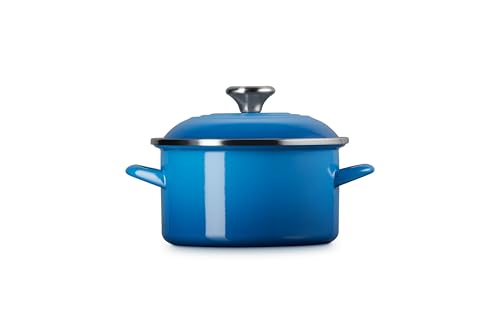Le Creuset borde de acero inoxidable previene astilladuras.