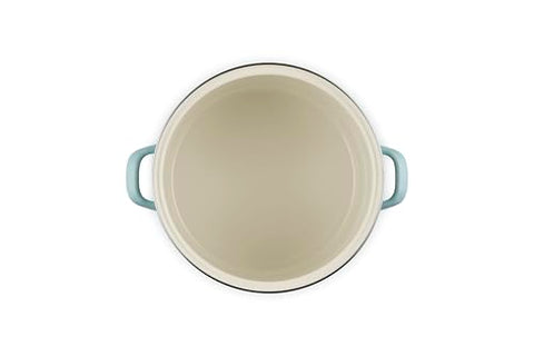 Borde de acero inoxidable evita astilladuras en Le Creuset