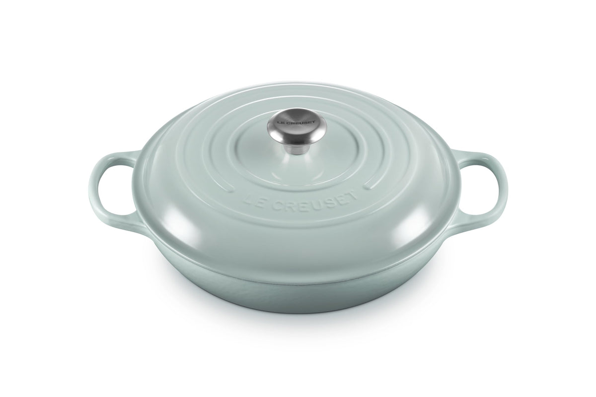 Le Creuset Braiser esmaltado, interior claro, facilita monitorizar la cocción.