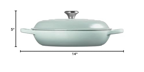 Le Creuset Braiser ligero para manejar y servir con facilidad.