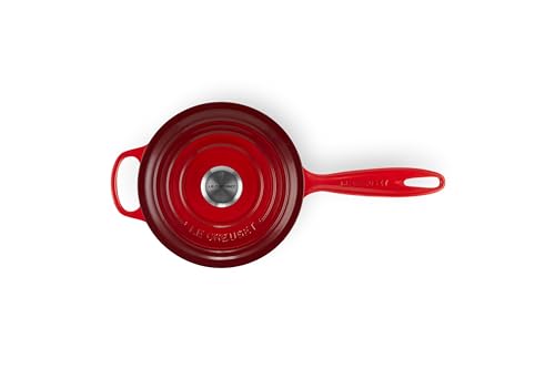 Interior suave de esmalte Le Creuset para vigilar cocción de salsas.