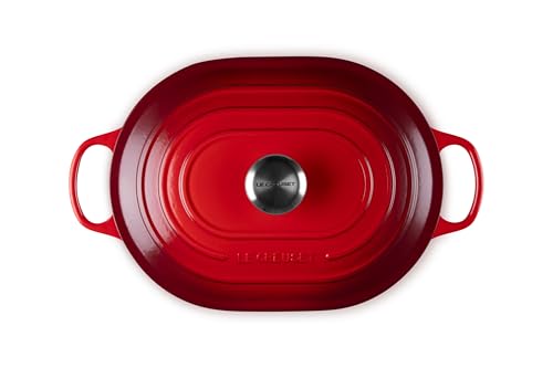 Interior claro de la Cazuela Oval Le Creuset facilita vigilar la cocción.