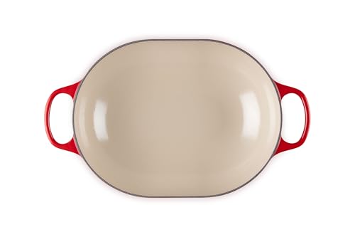 Manijas ergonómicas de Le Creuset para levantarla con comodidad.