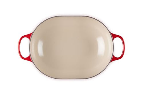 Manijas ergonómicas de Le Creuset para levantarla con comodidad.