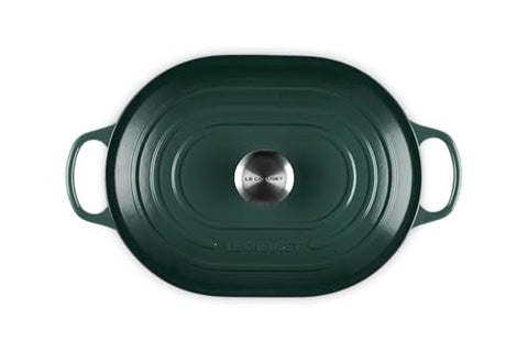 Le Creuset cazo oval esmaltado con interior claro Artichaut para vigilar la cocción.