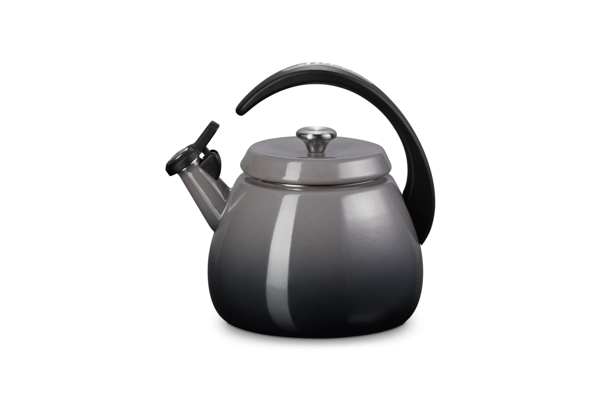 Le Creuset Cloche Kettle con diseño innovador para hervir rápido el agua
