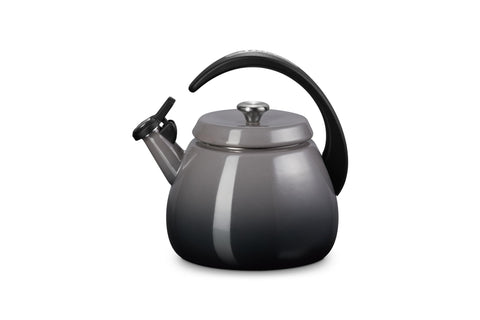 Le Creuset Cloche Kettle con diseño innovador para hervir rápido el agua