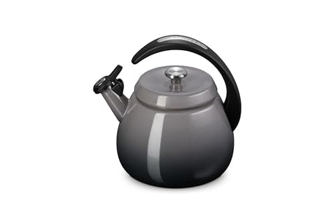 Le Creuset Cloche Kettle con esmalte resistente que evita manchas