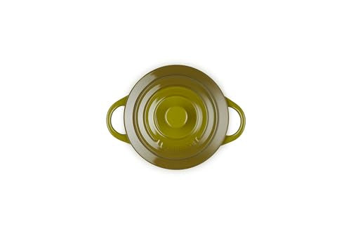 Le Creuset cocotte mini oliva, conserva calor para servir platos calientes.
