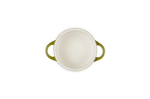 Le Creuset cocotte mini oliva, superficie esmaltada facilita desmoldado y limpieza.