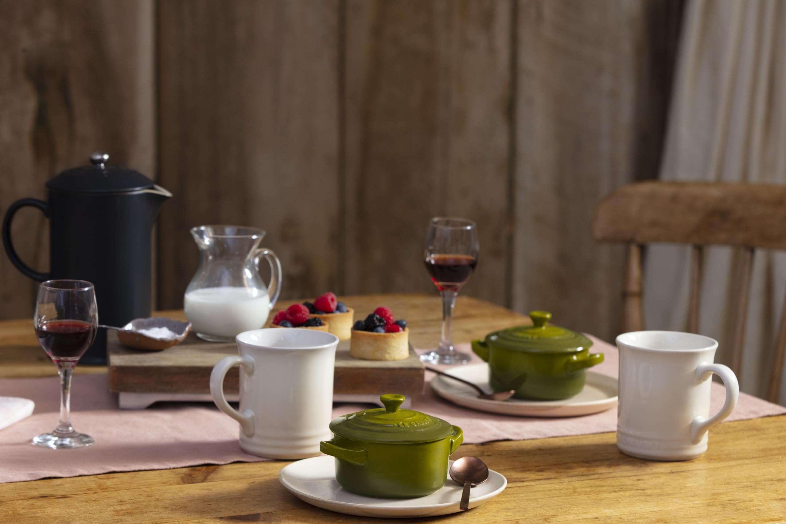 Le Creuset cocotte mini oliva, mantiene la temperatura para servir a la mesa.
