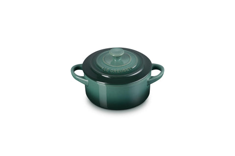 Le Creuset Cocotte mini redonda de piedra en color Alcachofa para porciones elegantes