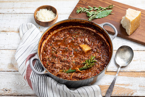 Olla Le Creuset compatible con todas las cocinas y horno hasta 500°F.