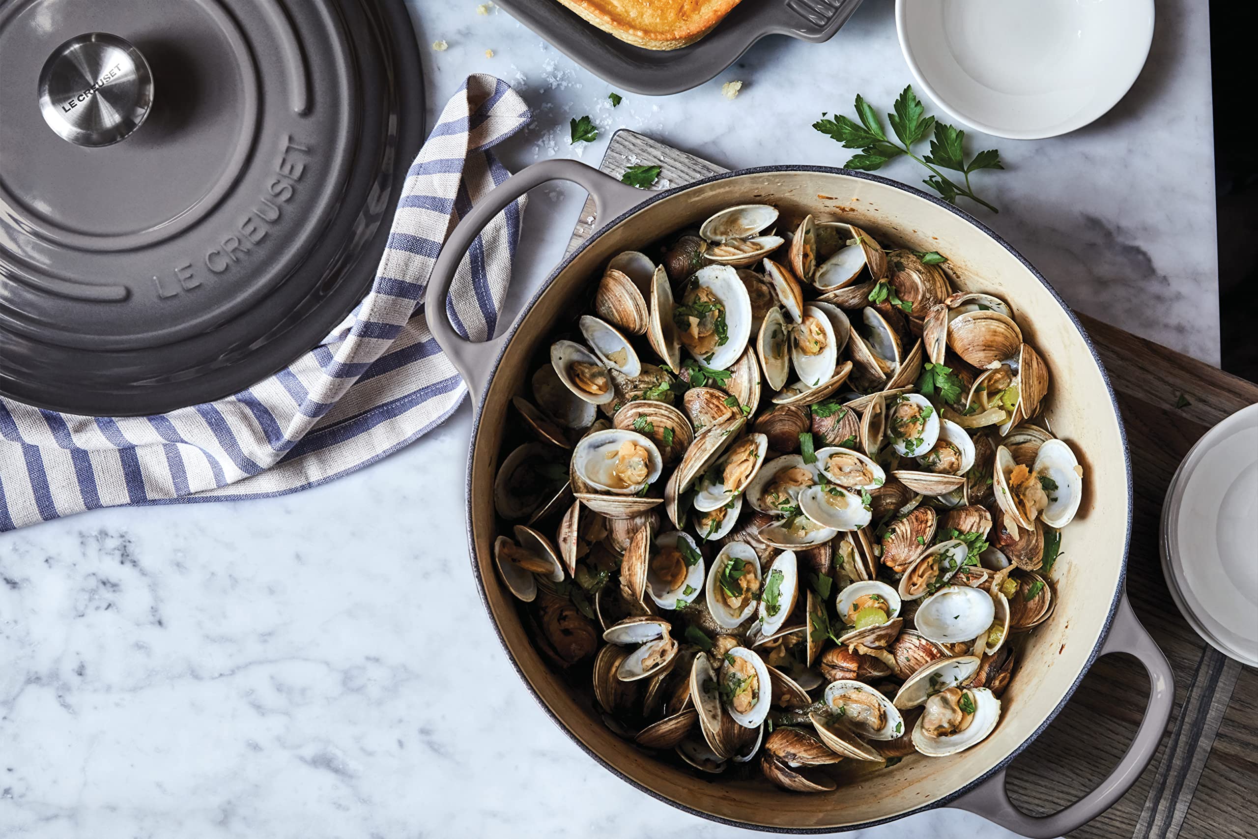 Le Creuset compatible con todo tipo de cocinas y horno hasta 500°F.