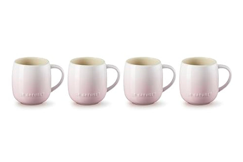Conjunto de 4 tazas rosa concha Le Creuset sobre mesa, ideal para desayunos.