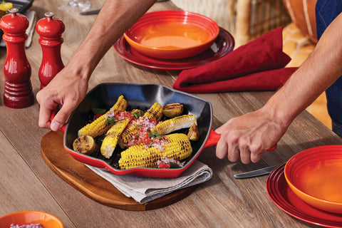 Crestas de sear de Le Creuset dejan marcas profesionales.