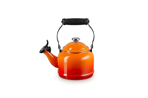 Le Creuset tetera Demi con indicadores de llenado para evitar derrames.