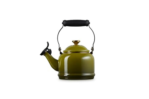 Le Creuset Tetera Demi con indicadores de nivel interior para medir agua.
