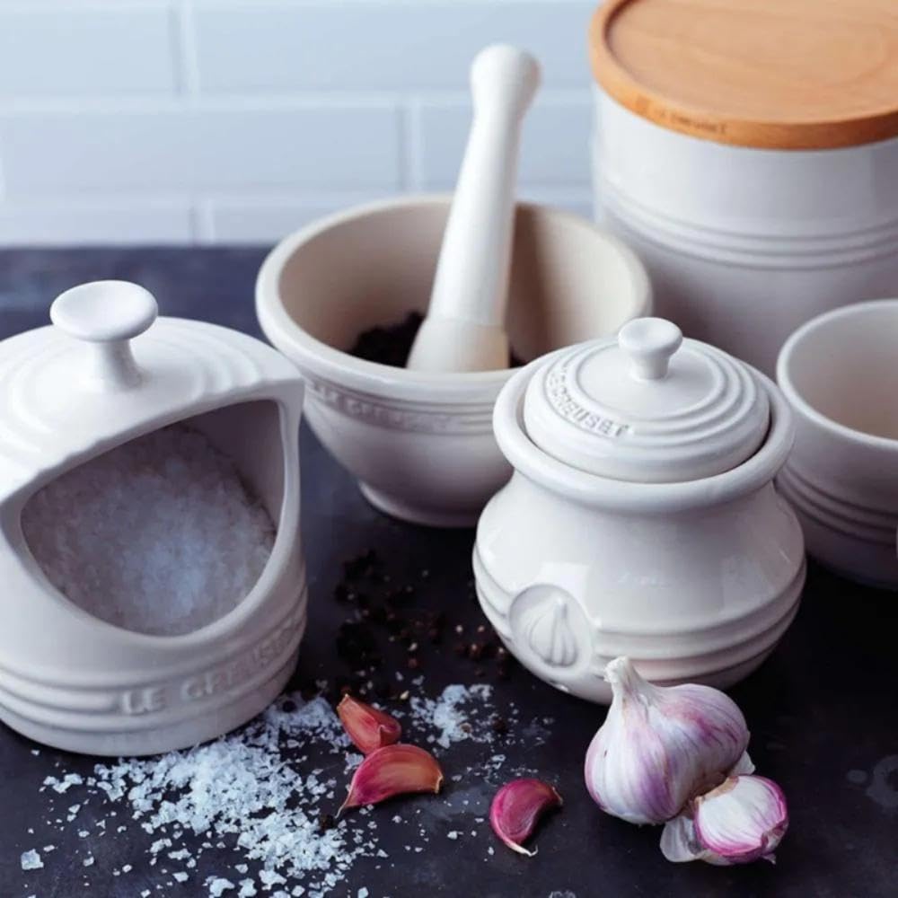 Le Creuset diseño clásico realza la cocina con elegancia.