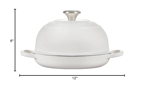 Le Creuset diseño ergonómico manejo cómodo al sacar y entregar el pan