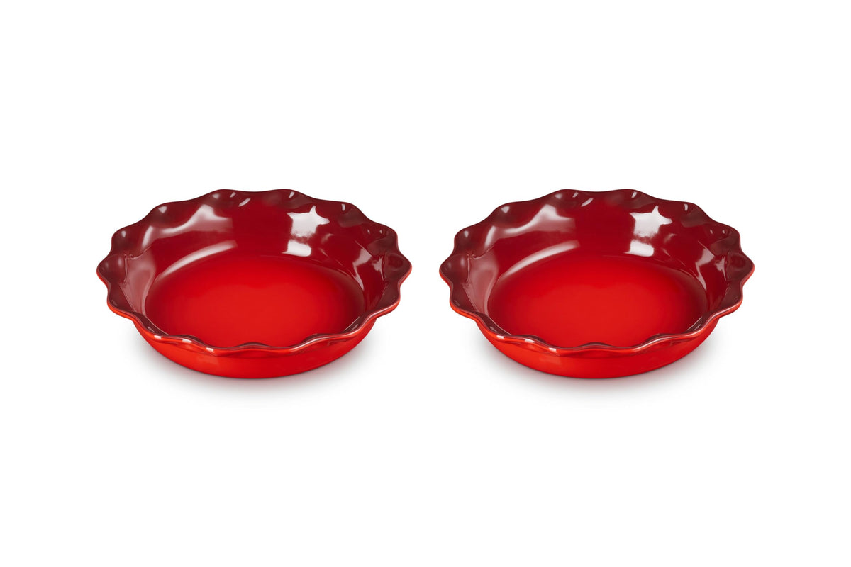 Le Creuset Molde para Tarta Heritage Fluted de 9 pulgadas Cerise, borde escallado para presentación elegante.
