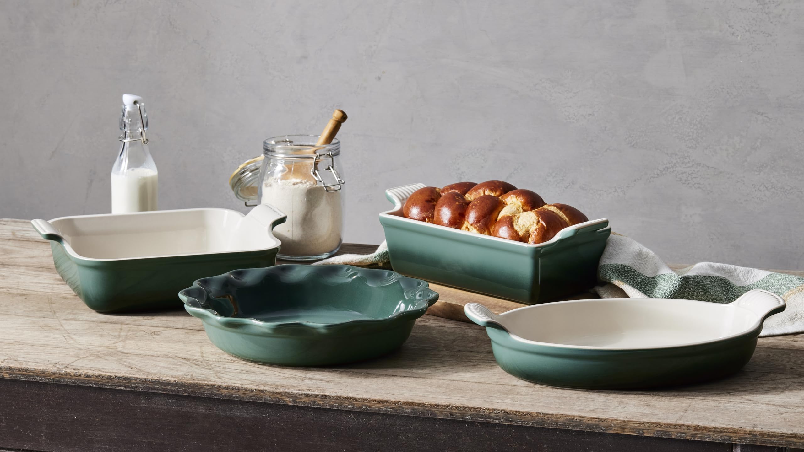 Le Creuset Heritage: molde ovalado 1.75 qt, retiene calor para servir