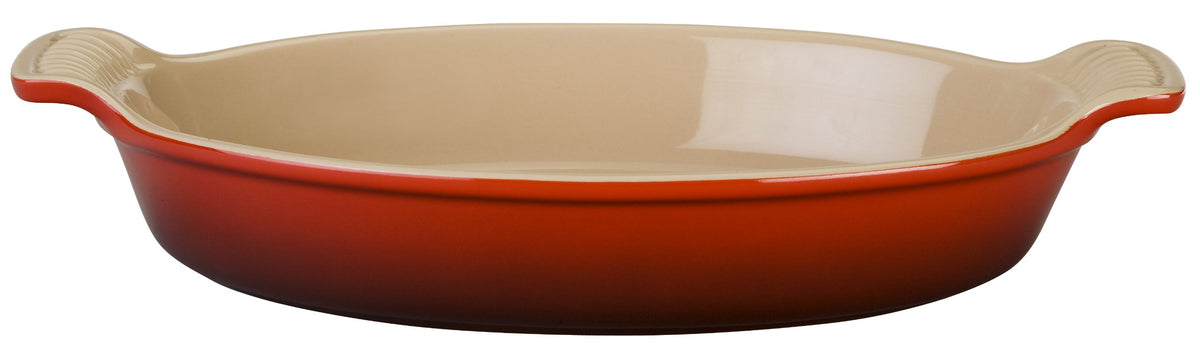Le Creuset Heritage Oval Au Gratin en uso en horno para dorar platos