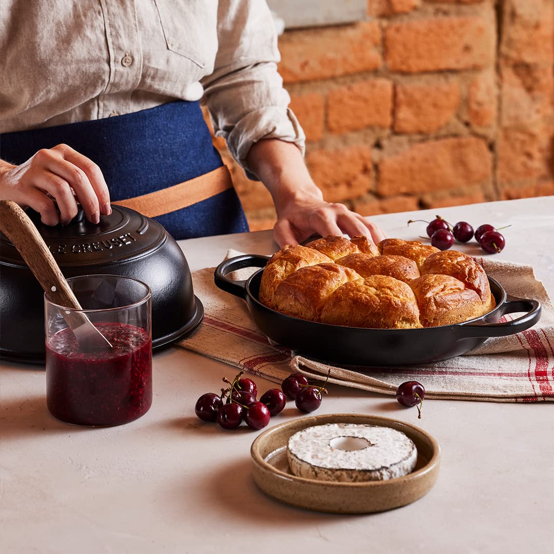 Le Creuset Horno de Pan Licorice, borde cerámico que resiste desgaste y facilita la limpieza.