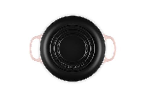 Le Creuset Interior mate negro, facilita limpieza y mejora rendimiento durante horneado de pan.