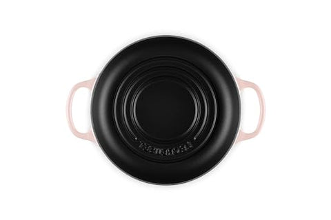 Le Creuset Interior mate negro, facilita limpieza y mejora rendimiento durante horneado de pan.