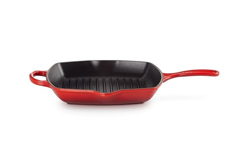 Inter​ior esmaltado negro satinado de Le Creuset facilita limpieza.