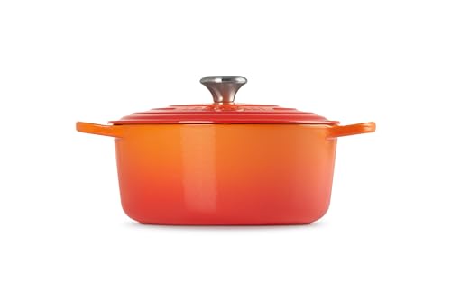 Le Creuset interior esmaltado arena favorece caramelización y evita que se pegue.