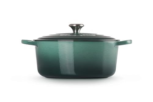 Le Creuset Interior esmaltado claro Artichaut permite monitorear la cocción.