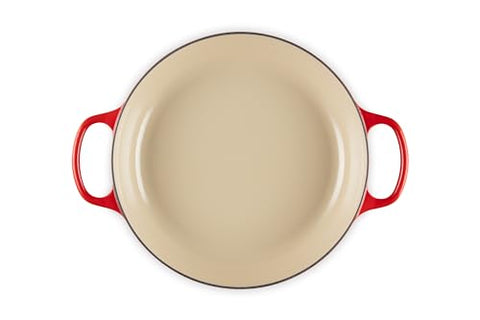 Interior esmaltado claro de Le Creuset para monitorear cocción