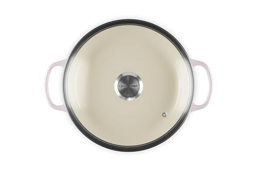 Le Creuset interior esmaltado claro facilita ver progresos de cocción.