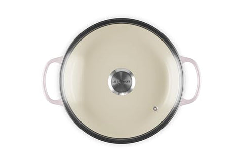 Le Creuset interior esmaltado claro facilita ver progresos de cocción.