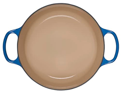 Interior esmaltado claro de Le Creuset facilita supervisar la cocción