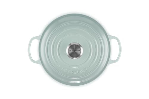 Le Creuset interior claro esmaltado facilita vigilar la cocción de carnes y verduras