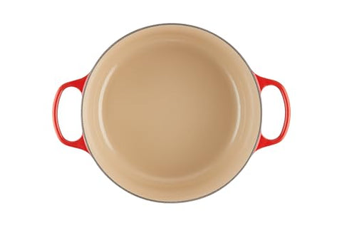 Interior claro de Le Creuset facilita seguir la cocción y monitorear progreso